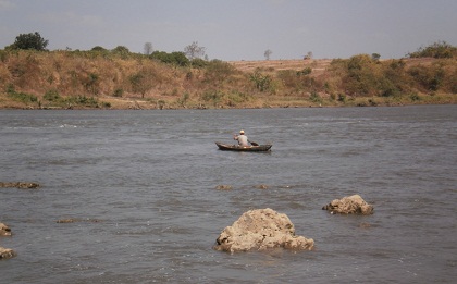 Người[-]dân[-]trục[-]vớt[-]cá[-]chết[-]trên[-]sông[-]Sê-rê-pôk[-]ngày[-]28/1.